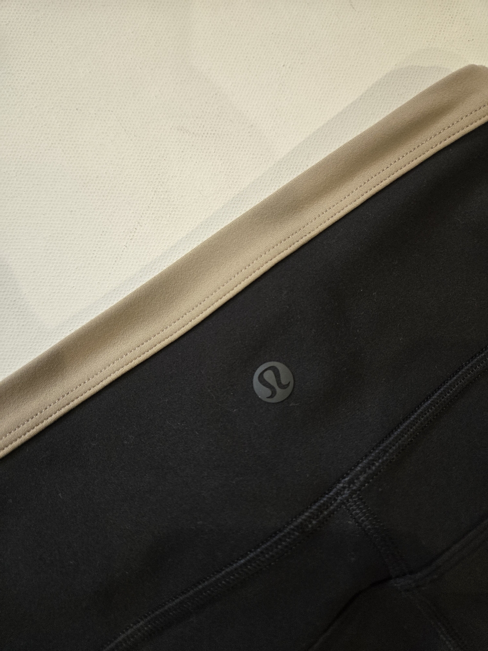 NWOT- lululemon athletica Nulu High-Rise Black & Tan Stripe 25" Legging Size 4 - Picture 10 of 11